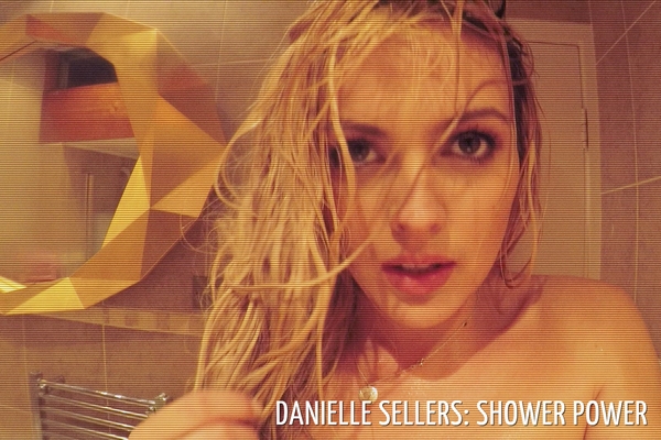 [MayContainGirl] Danielle Sellers - Shower Power