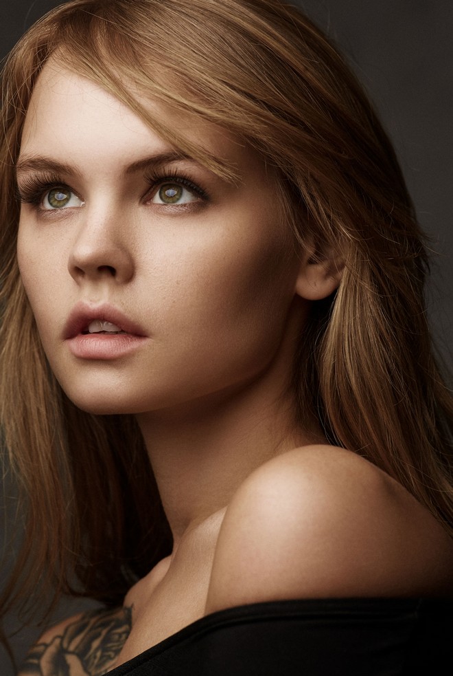 Anastasiya Scheglova - Russian Flower (by Babak Fatholahi) / RSMagazine