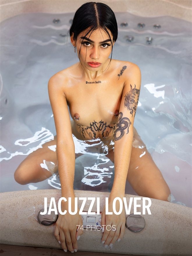 [W-4-B] Sofia - Jacuzzi Lover